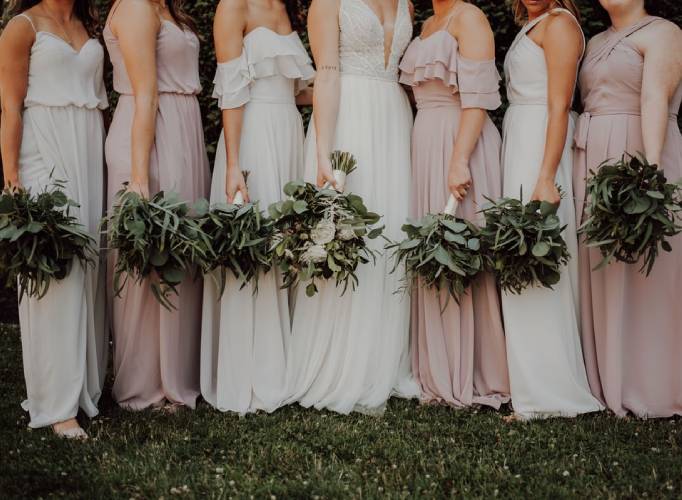 How To Pick A Wedding Dress Bridesmaids unsplash 1