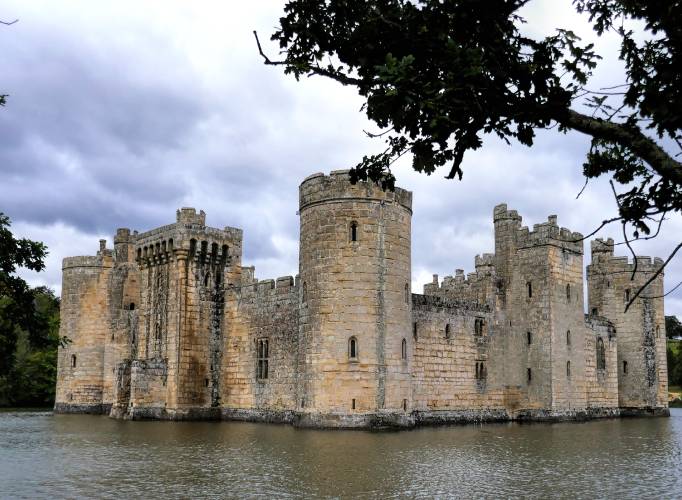 Romantic Places to Propose in the UK - Bodiam Castle