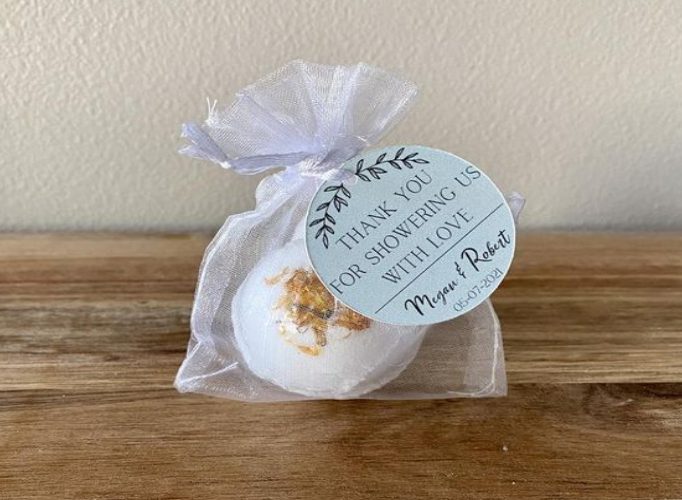 Easy DIY Wedding Favours for Frugal Couples Bath Bomb 4