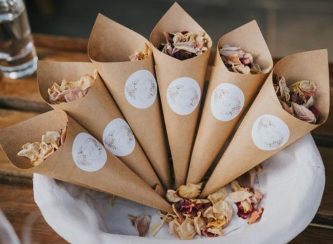 Easy DIY Wedding Favours for Frugal Couples Confetti Cones 17