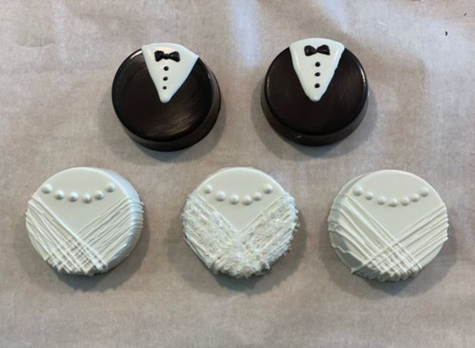 Easy DIY Wedding Favours for Frugal Couples Oreos 25