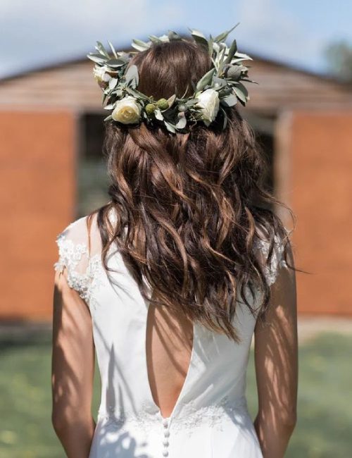 Gorgeous Bridesmaid Hairstyles for Flower Crown 19
