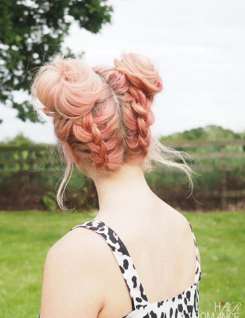Gorgeous Bridesmaid Hairstyles for Space Buns 14