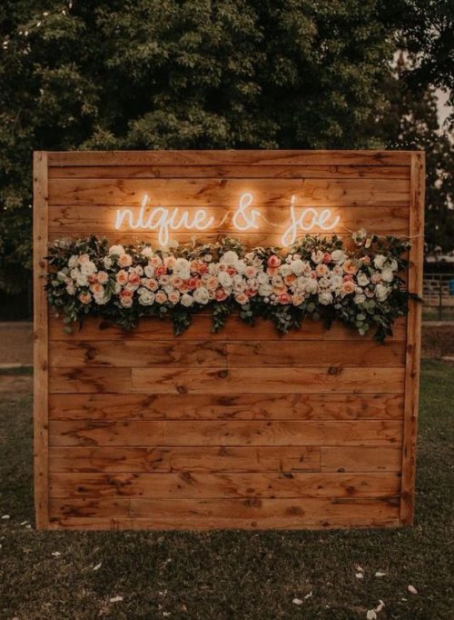 Inventive DIY Wedding Arch Ideas Wooden Palette 13