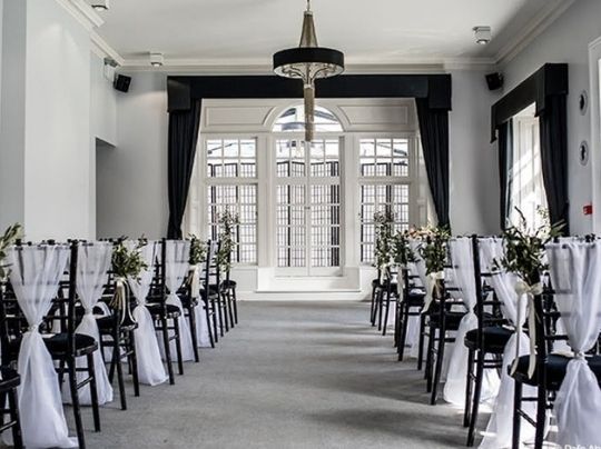 Stunning Modern Wedding Venues in the UK Blog image landscape (4) 18