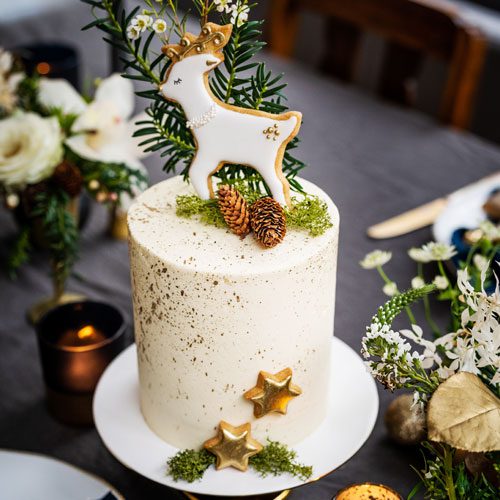 Magical Winter Wedding Ideas For Cake Credit Evoke Pictures 17