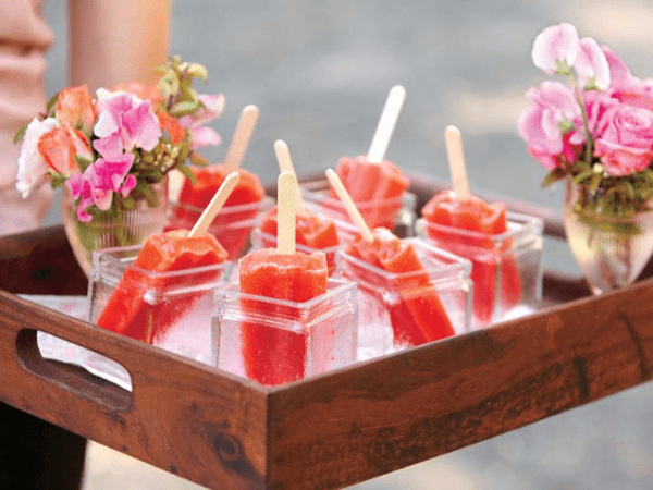 Summer Weddings: Ideas You’ll Want To Steal alcoholic ice lollies 27