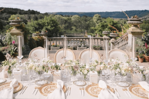 Wedding table in the style of Bridgerton