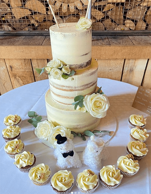 of Our Favourite Naked Wedding Cakes @heavenisacupcake 1