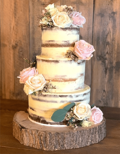 of Our Favourite Naked Wedding Cakes @lynnehassaniweddingcakes 24