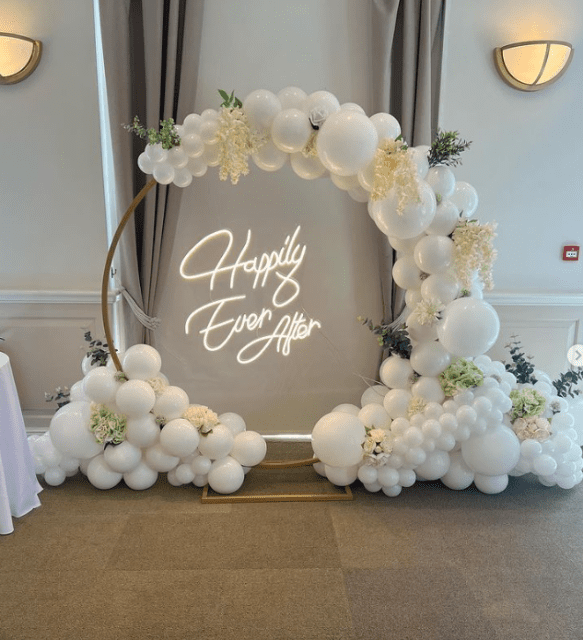Creative Ways to use Balloons in your Wedding Decor Romantic Sign 1