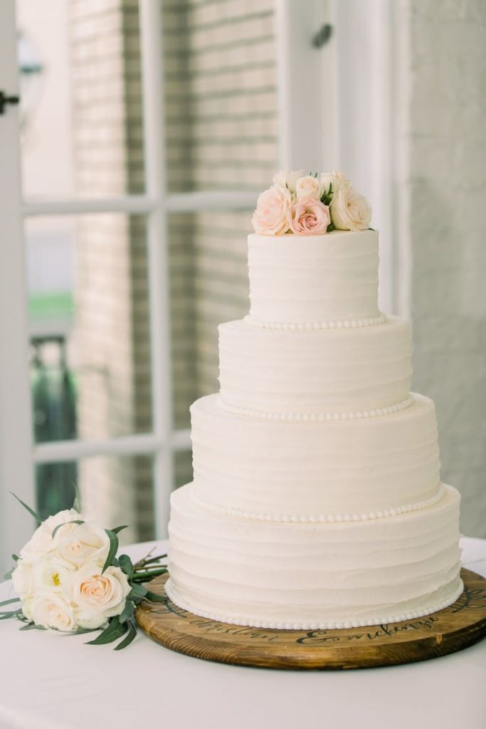 Wedding Cake Styles for Every Couple 9806d7c33476db46b34ef73691d76d05 1
