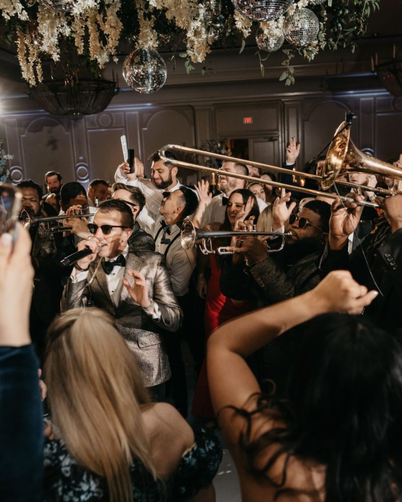 Wedding Entertainment Ideas to Wow Guests 509c0c893fcfa7c60dbff2000c2b8f4d 1