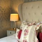 Couple suite close up